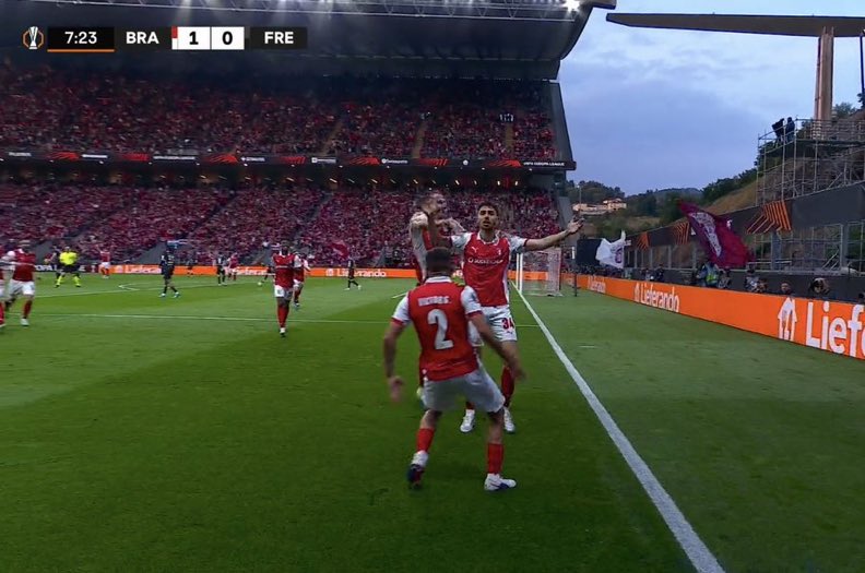 YTstanner tweet media