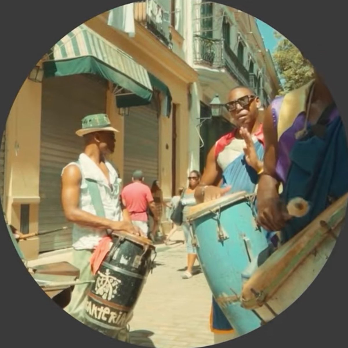 kulmc's tweet image. #部員が持ち回りで選曲する企画 #Electronic #LatinHouse #Techmontuno
【今日の一曲：05/01】Pauza - Yo Soy Cubano

「私はキューバ人、私はハバナ出身。」
tinyurl.com/dk7u5aae
・「定番サンプルを新しく聴かせる」オーガニックテックの秘密は、Stem分離にある、とGeminiが申しておりますが。