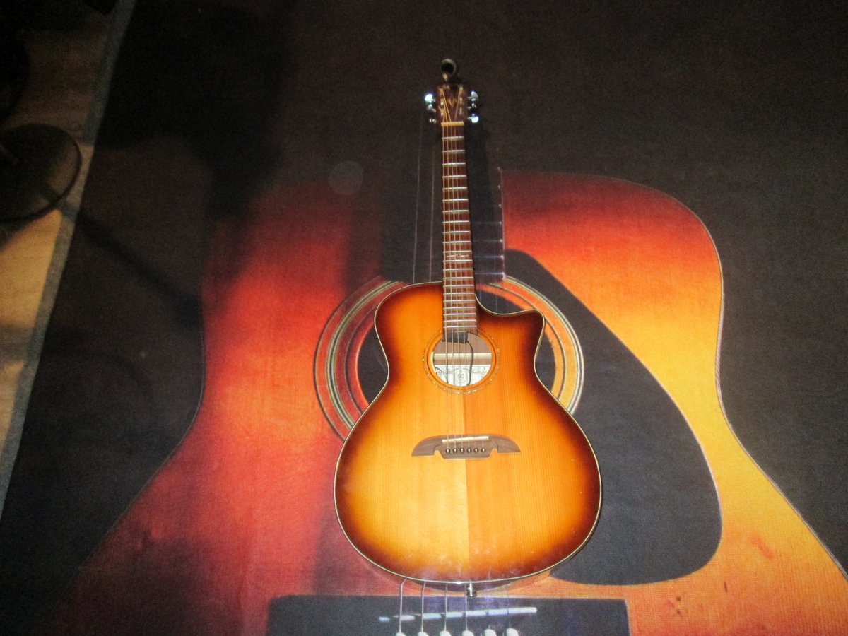 originalonly2's tweet photo. enthrallen by newton   https://t.co/isAyZ8XMOt #instrumental #blues #acousticRock #soundclick https://t.co/ZW9syiTzk9