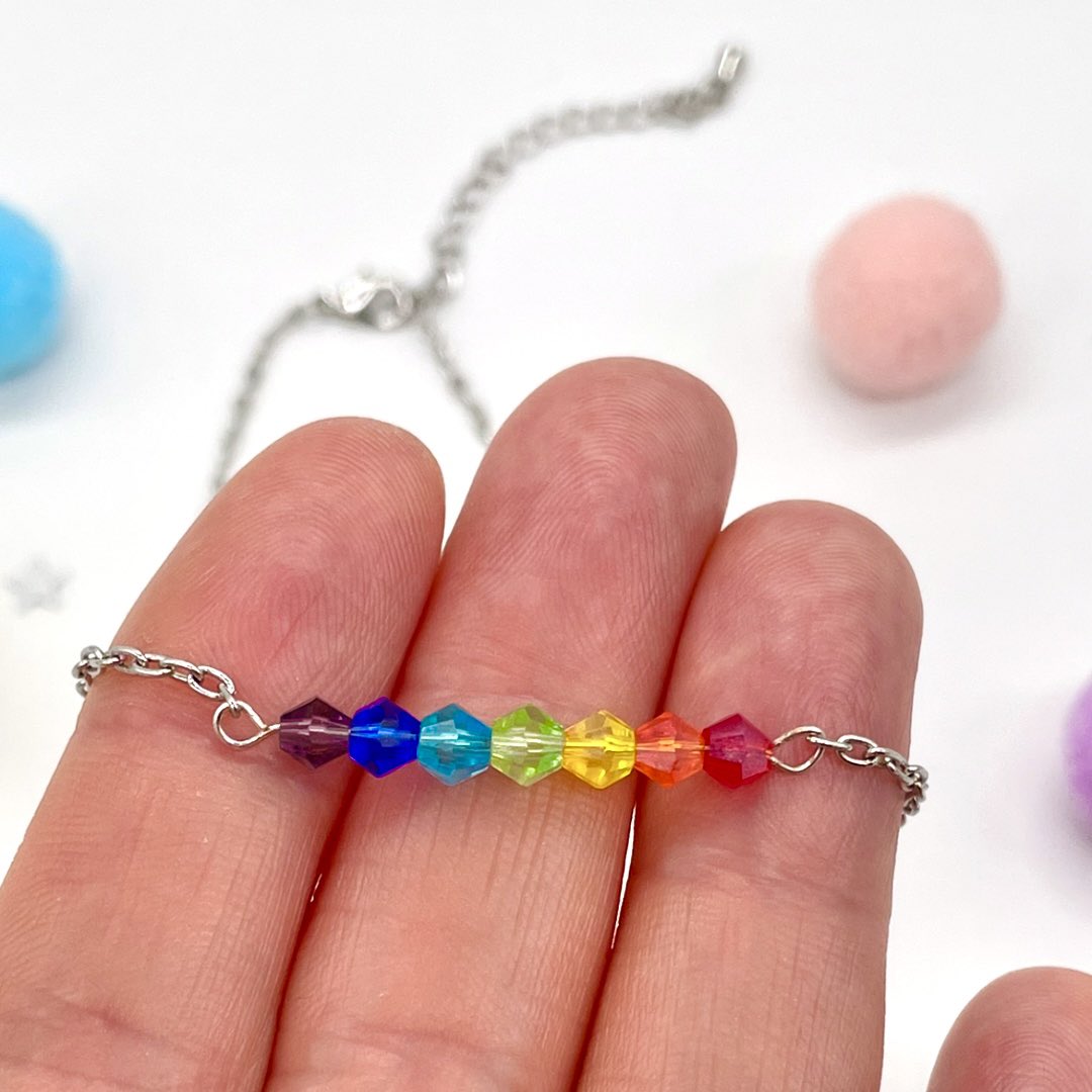 madebyjaneB's tweet image. Dainty rainbow beaded bar necklace with silver chain 🌈

etsy.com/shop/madebyjan…

#shopindie #handmadenecklace #rainbow #PositiveVibesOnly #BirthdayGift #giftsforher #giftsforgirl #etsygifts