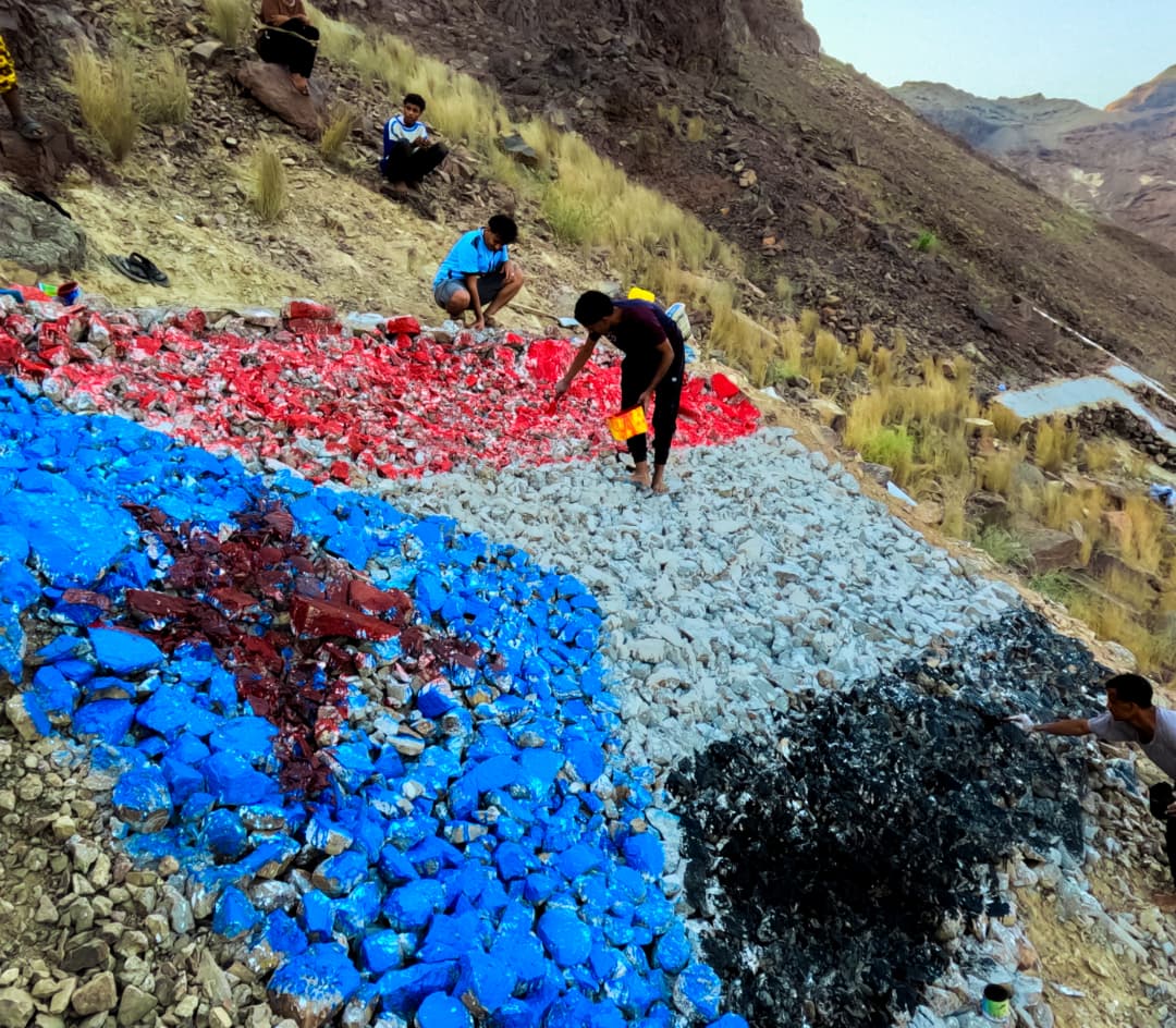 ADANI2008's tweet image. بمناسبة الذكرى التاسعة لإعلان عدن التاريخي
شباب منطقة صلاح الدين تزين جبل بإعلام الجنوب مجسم من حجار وسمنت ورنج