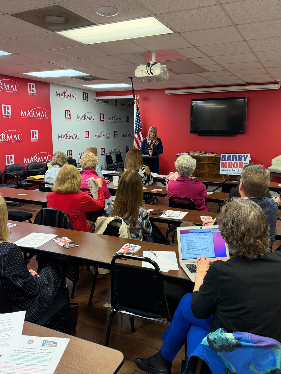 BMooreSenate's tweet image. Heather enjoyed speaking with the Morgan County Republican Women recently. It was great to be with such a strong group of dedicated women who care deeply about their community and the future of Alabama. Thank you for the warm welcome!

#ALPolitics #RepublicanWomen #Alabama #GOP