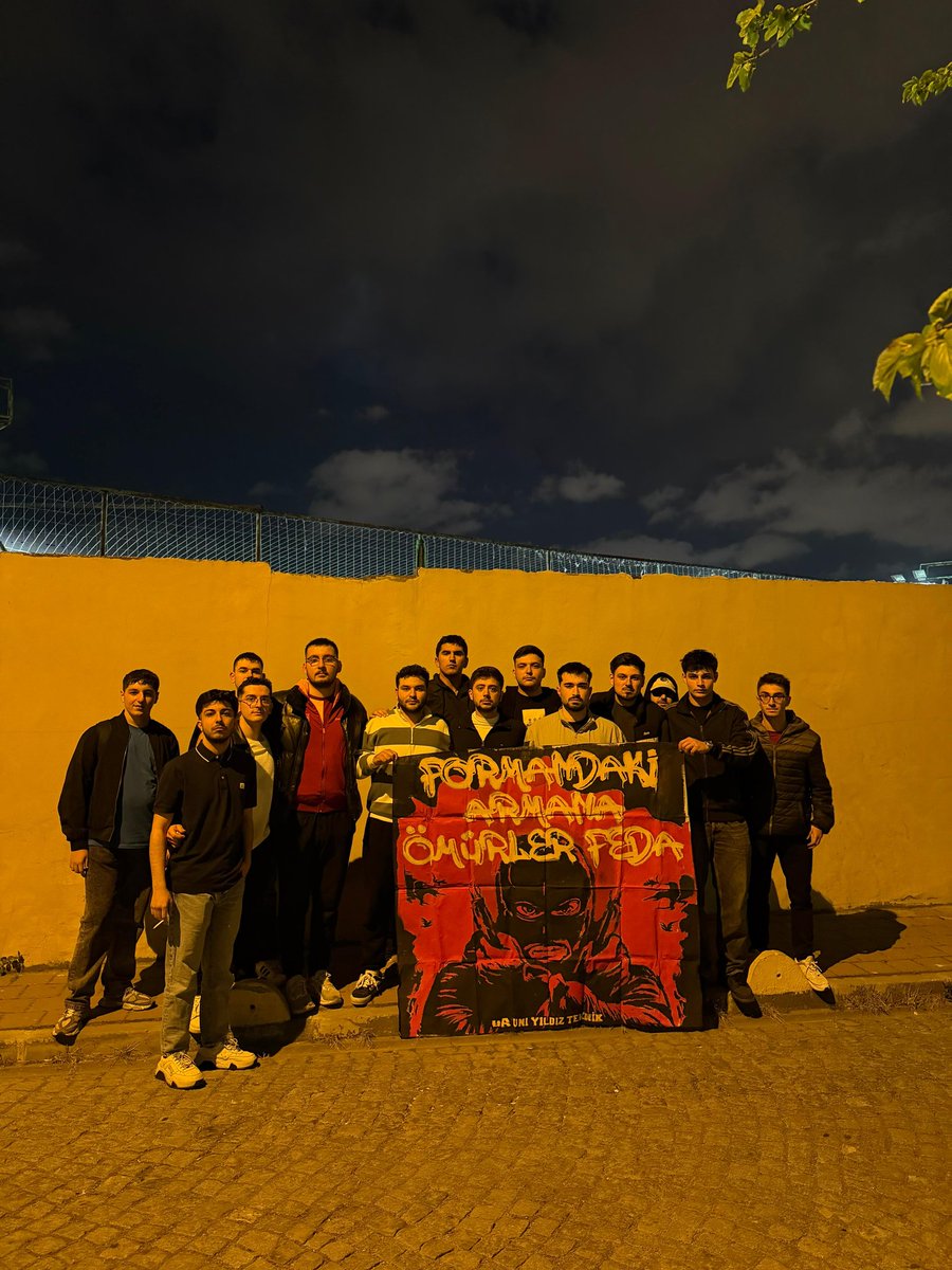 Geleneksel hale getirdiğimiz halısaha maçımızı gerçekleştirdik.Kazanan yine GALATASARAY oldu. 

#ultrAslanUNI #uAUNIYTU #uAUNITopkapı