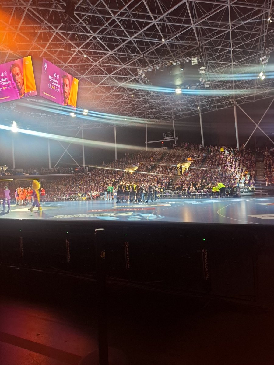 Hansen24_'s tweet photo. Quel match, quelle ambiance !!! 
#AllezleH 🟣🟡 https://t.co/2cxfr2GGzk