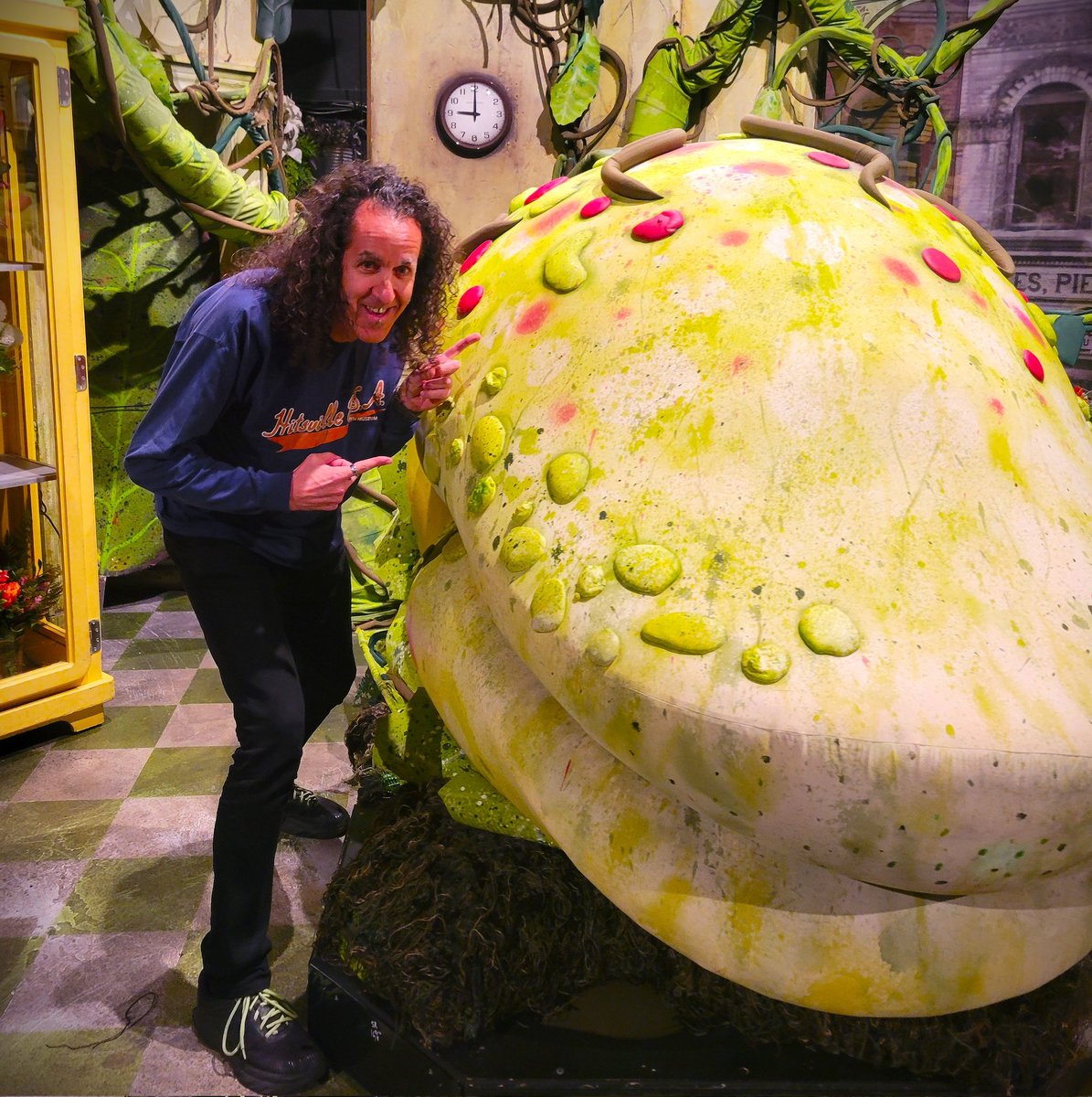 funkboynyc's tweet photo. It's Thursday night. So this can only mean one thing! Time to feed Audrey II by subbing in the pit of "Little Shop of Horrors" over to the (off) Broad Way. Your pal, Ivan, on Fender bass tonight (4/30) as well as Fri. 5/1, Thurs. 5/7, Fri. 5/8, and Sat. 5/9. https://t.co/wPNkLCOykE