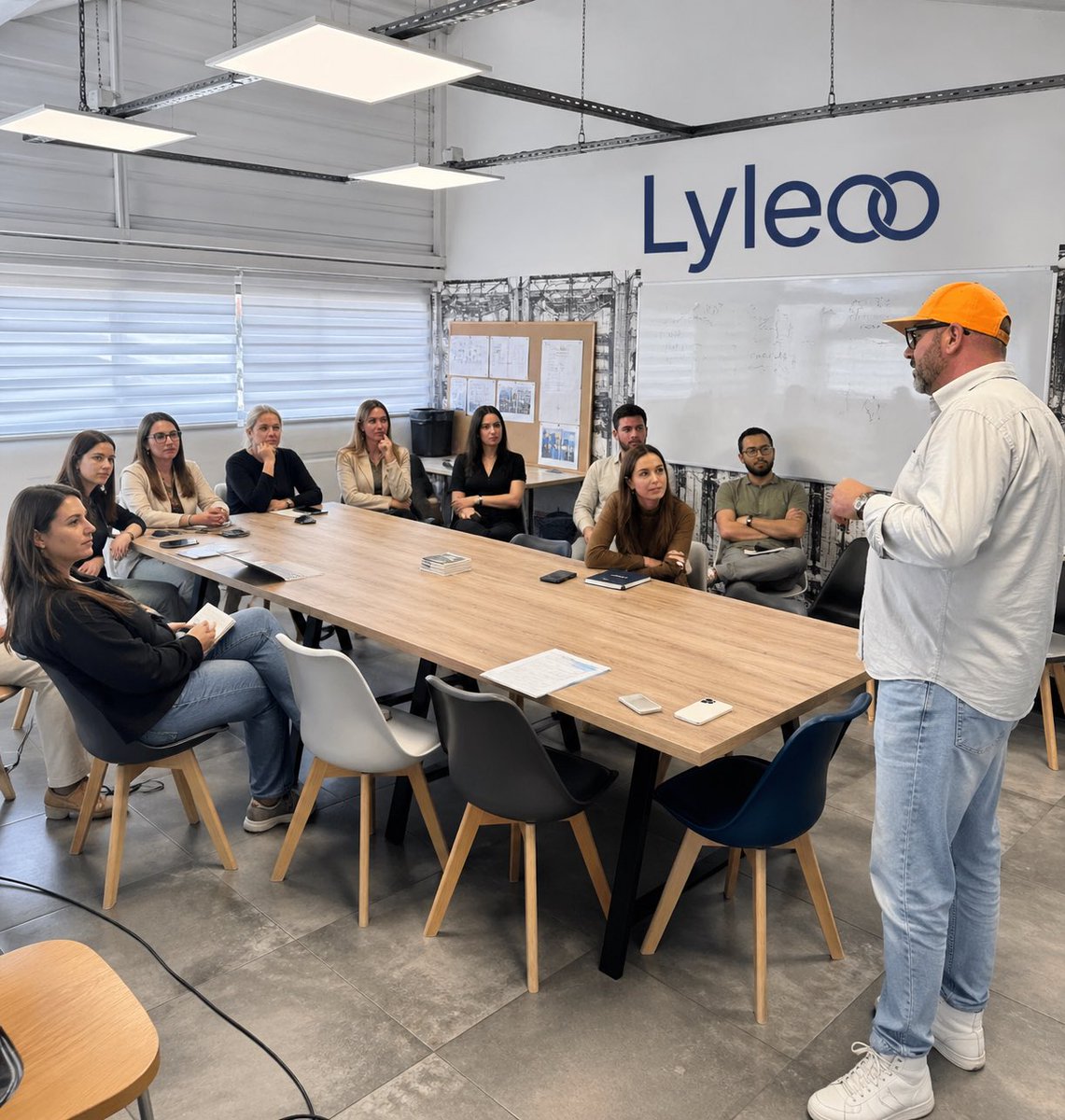 JV_Desens's tweet photo. Aujourd’hui, les équipes de Lyleoo ont plongé au cœur de l’intelligence artificielle 🤖
Une formation inspirante animée par @Boidalon , expert reconnu en IA, nouvelles technologies et communication digitale.
De quoi nourrir de nouvelles idées et accélérer nos projets 🚀 https://t.co/95XvxvMcVC