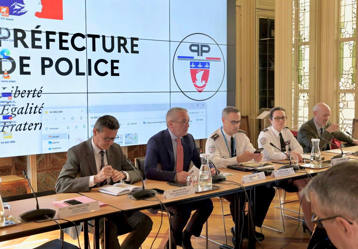 prefpolice's tweet image. #1ermai | Ce jour, le @prefetpolice Patrice Faure a présidé le briefing des forces engagées pour la sécurisation de la manifestation intersyndicale du 1er mai à #Paris.