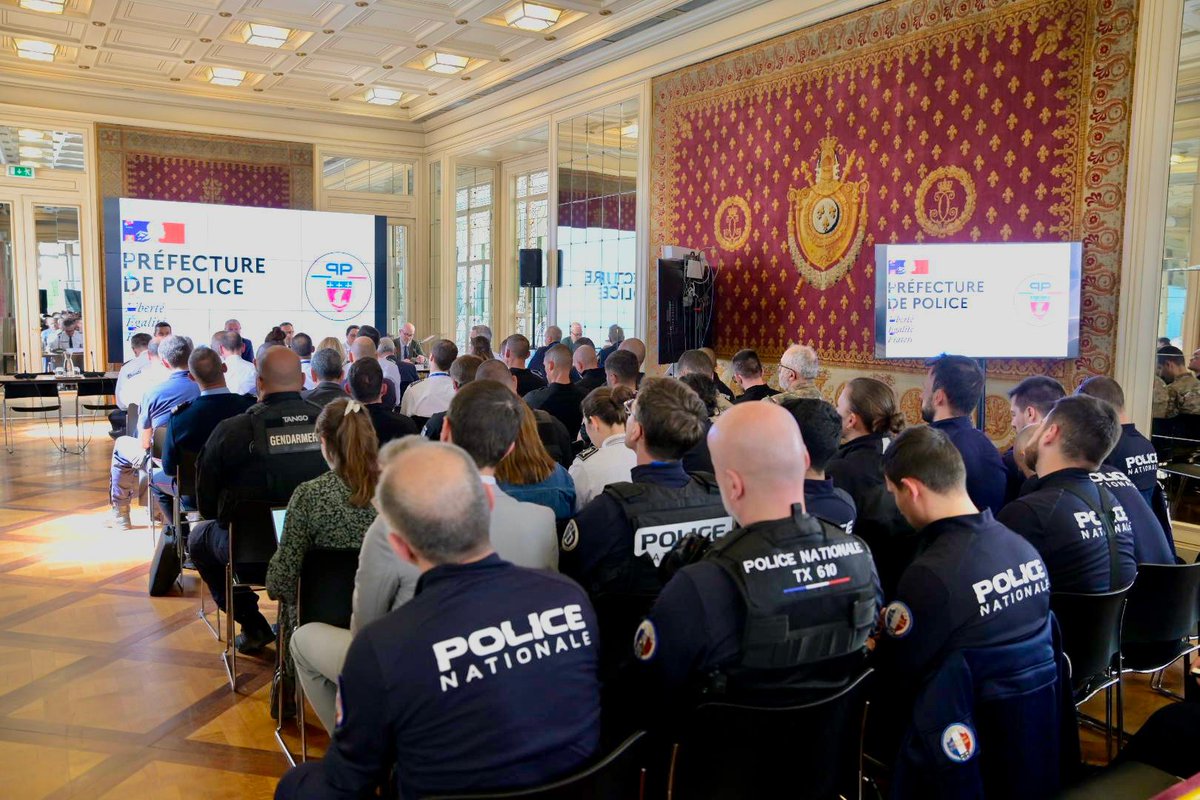 prefpolice's tweet image. #1ermai | Ce jour, le @prefetpolice Patrice Faure a présidé le briefing des forces engagées pour la sécurisation de la manifestation intersyndicale du 1er mai à #Paris.
