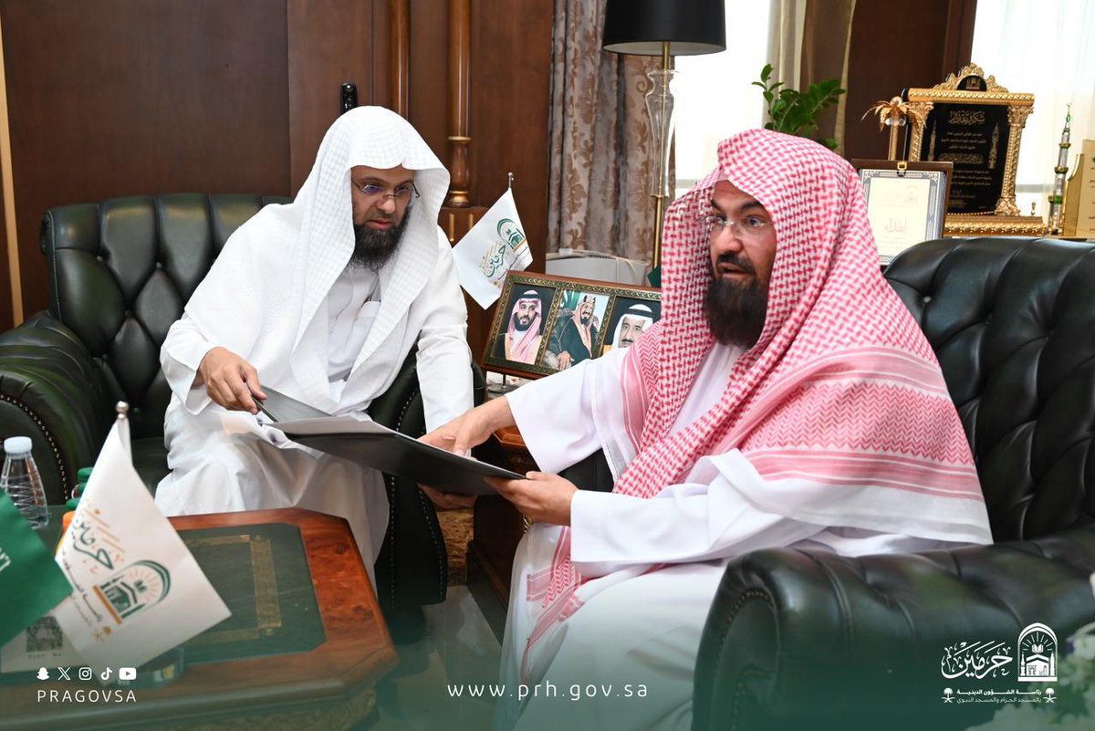 PRAGOVSA's tweet photo. معالي الشيخ الأستاذ الدكتور عبدالرحمن السديس يطّلع على الإجازات القرآنية بالمسجد النبوي ويؤكد العناية بإتقان القراءات العشر المتواترة
https://t.co/6jNw6hF2qi https://t.co/D1DQYJJG39