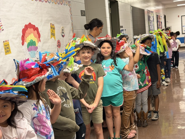 CampTaylorES's tweet photo. CTES getting in the Derby Spirit today! @CampTaylorES @JCPSZone2 https://t.co/i2CP7SNP5V