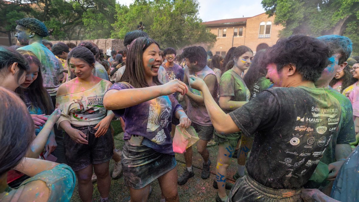 RiceAdmission's tweet photo. Every year Rice's 11 residential colleges fill thousands of balloons with water and prep colored powder for an epic battle, turning the campus into a living tie-dye masterpiece! https://t.co/qMqroc21s1