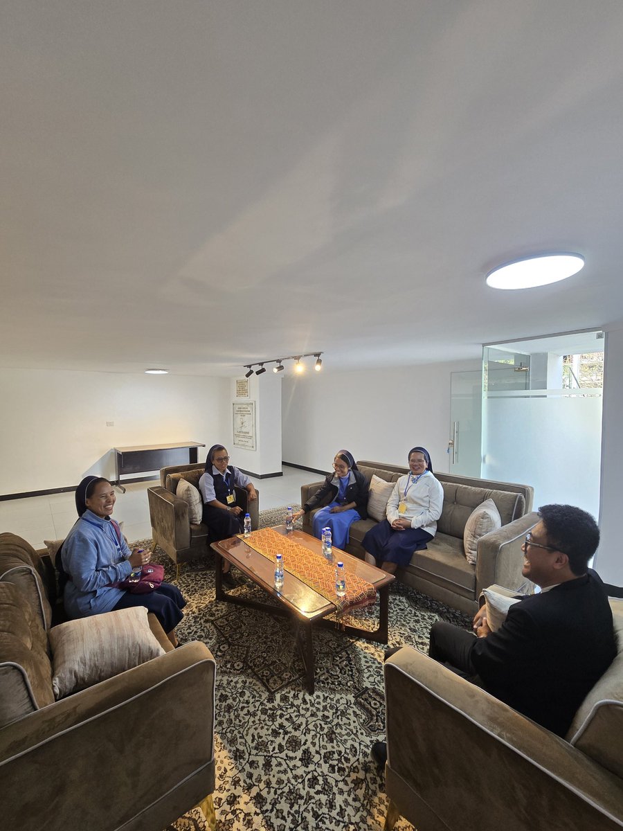 IndonesiaInADD's tweet photo. Beberapa suster yang sedang berada di Addis Ababa, melakukan kunjungan silaturahmi dan diterima oleh Kepala Kanselerai dan PF. Protokol Konsuler KBRI Addis Ababa.
#peduliwni
#negaramelindungi https://t.co/4tSusTbqlB