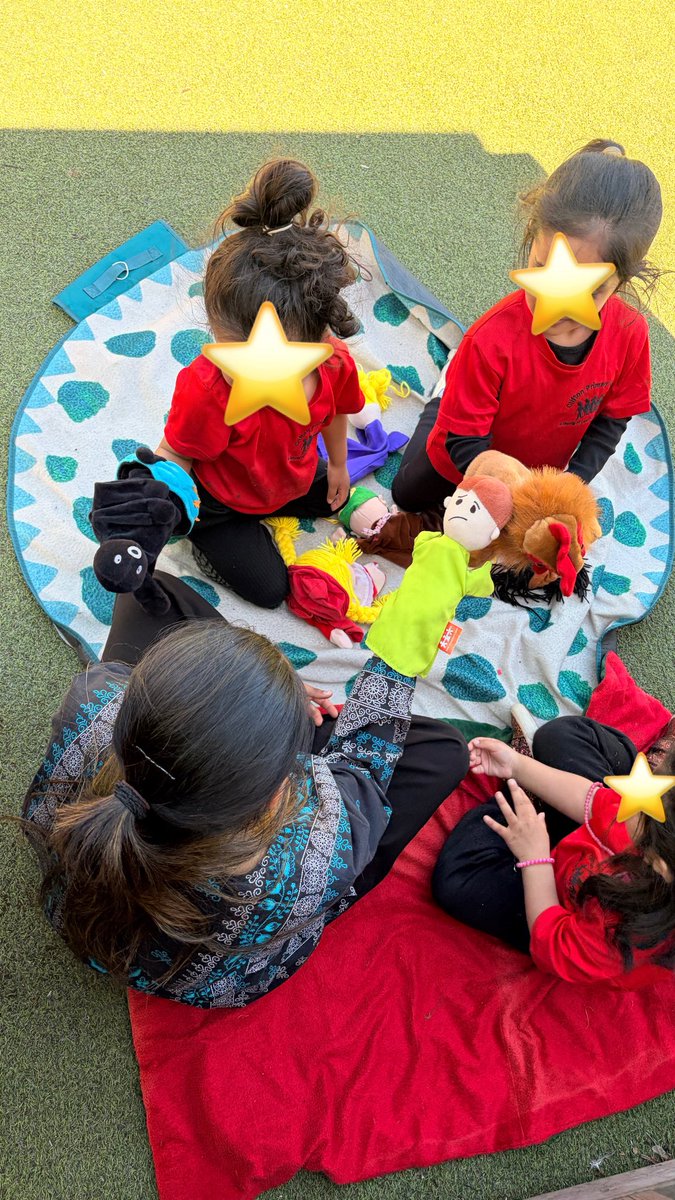 MrsFry_Nursery's tweet image. The nursery children have been developing their confidence and communication skills with puppet play! #EYFS #LearningThroughPlay #EarlyYears 🎭 @CliftonPrim @MrsCarberyRS