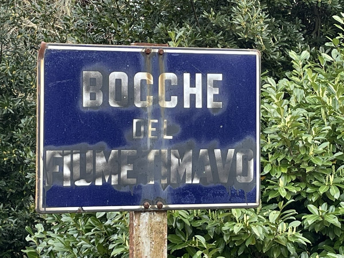 Pietro69Comelli's tweet photo. Le bocche o risorgive del #Timavo a San Giovanni di #Duino sono indicate da questo cartello turistico. Una realtà unica, rimettetelo in ordine dai che forse qualcuno se ne accorge https://t.co/aKJCJwnDAK