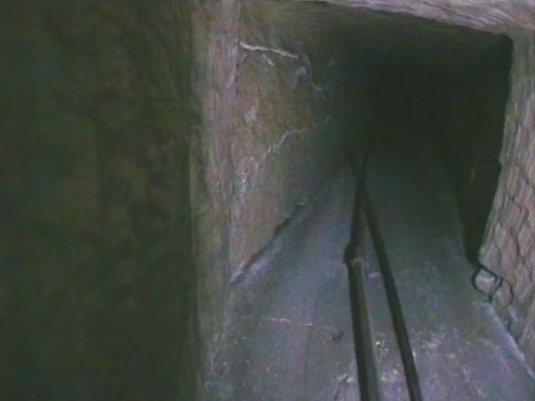 Chronocivilis's tweet photo. Inside the Pyramid of Khufu, showing one of the air shafts. Images captured during earlier robotic expeditions.
#Pyramid #Khufu #Cheops #AncientEgypt
Part 1 https://t.co/kQTHxVp1Yi