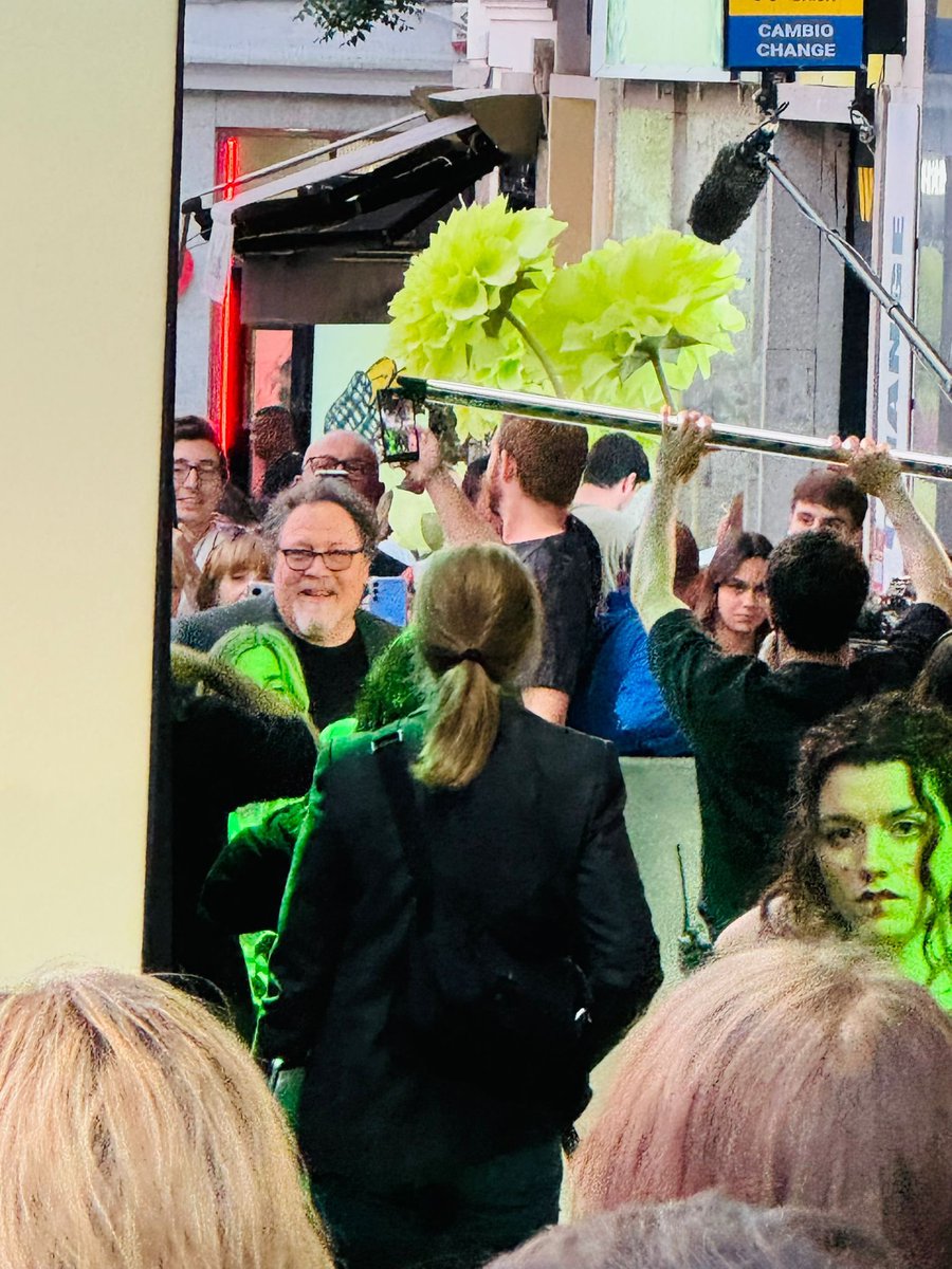 bobafettloot's tweet photo. 🔥 El ambiente en el fan event de #StarWars #TheMandalorianAndGrogu en Madrid está siendo simplemente brutal.

@Jon_Favreau ya ha llegado. El hype está por las nubes y la Fuerza más viva que nunca en la capital… esto no es un evento, es una experiencia.

#ThisIsTheWay https://t.co/fFRWbdtd59