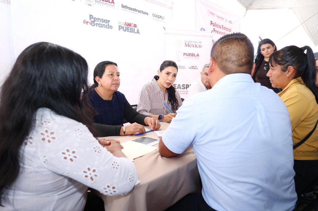 Ana Laura Altamirano, secretaria de la SADR, junto a Rebeca Bañuelos, directora del CEASPUE, atendieron al Comité de Agua de Riego de Coyula en el marco de la Jornada Ciudadana #PorAmorAPuebla en el municipio de Atlixco canal80.mx/municipios/ana…