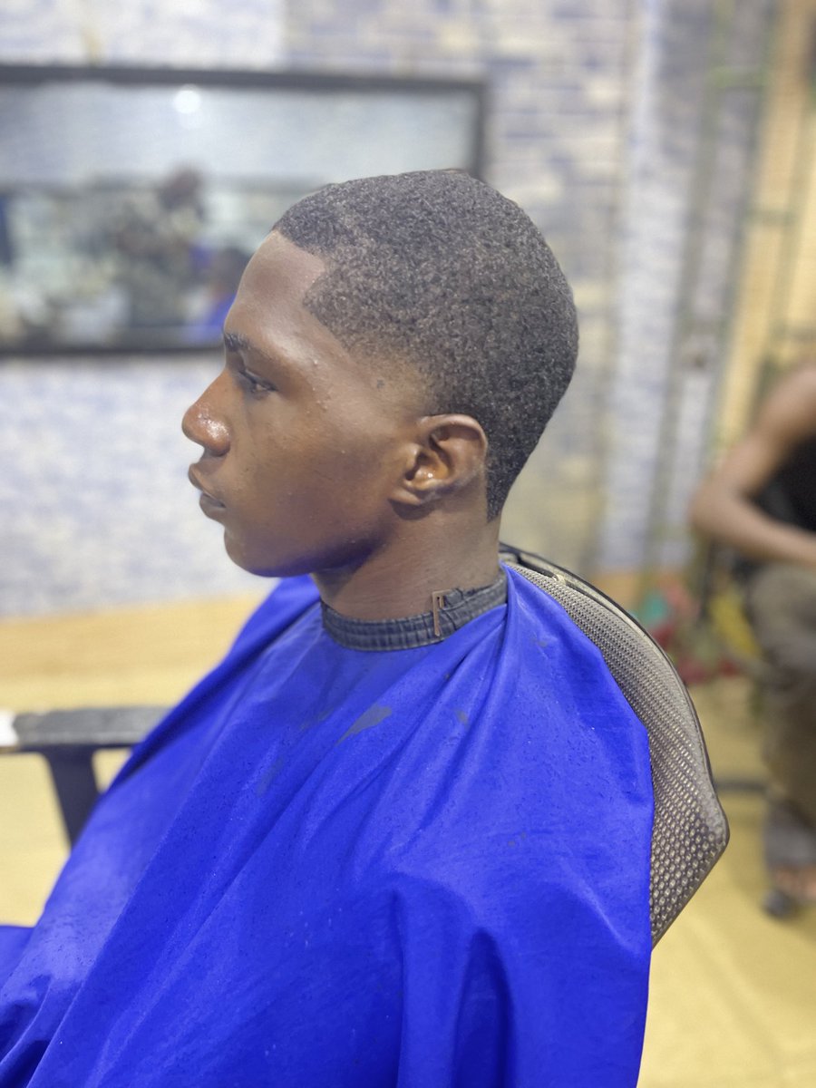 Olanrawaju90472's tweet image. Do well to patronize me today we offer home service at any location in Lagos u can call or WhatsApp us on 07084076153 thank you #fypシ゚viralシfypシ゚ #barber