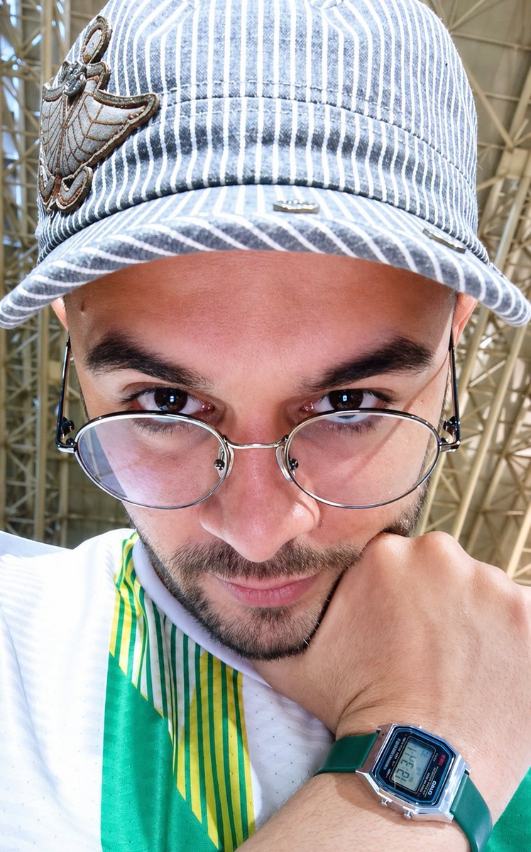 Gözleri hem nemli hem namlu 

#yeniprofilresmi̇