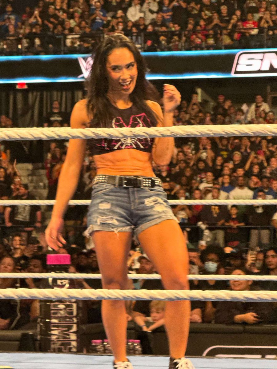 BilliesSimp17's tweet photo. @WWEWomen_Celeb3 Definitely hmmmm… decisions decisions 😏 https://t.co/UgLyoJadLv