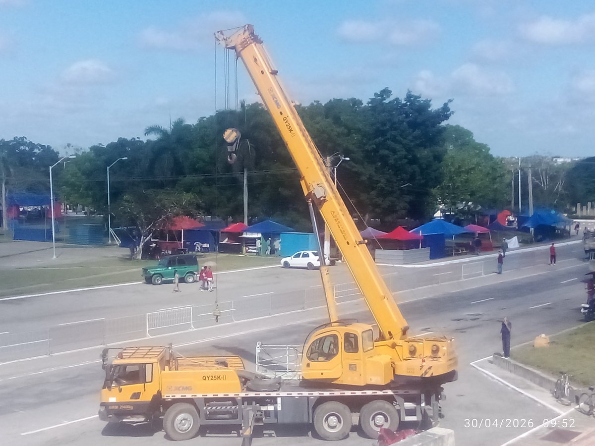 maikelbritopena's tweet photo. En la Plaza Mayor General Vicente García ya se respira ambiente de desfile #1Mayo. Los #Constructores están presentes en cada detalle de los preparativos. ¡El pueblo tunero dice presente! #LasTunas
#1roDeMayoEnCuba https://t.co/wfwT1iOVyR