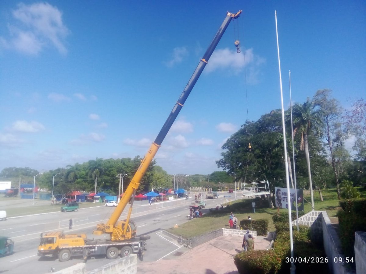 maikelbritopena's tweet photo. En la Plaza Mayor General Vicente García ya se respira ambiente de desfile #1Mayo. Los #Constructores están presentes en cada detalle de los preparativos. ¡El pueblo tunero dice presente! #LasTunas
#1roDeMayoEnCuba https://t.co/wfwT1iOVyR