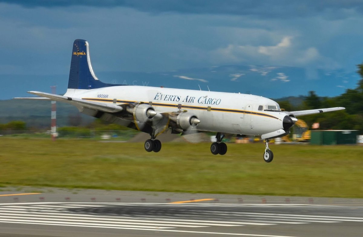 n194at's tweet image. Everts Air Cargo
Douglas DC-6 N9056R
ANC/PANC Anchorage Intl Airport
June 21, 2024
Photo credit Austin Casper Wood 
#AvGeek #Aviation #Airline #AvGeeks #Douglas #DC6 #EvertsAirCargo #ANC #Alaska #Anchorage @ANCairport 🇺🇸