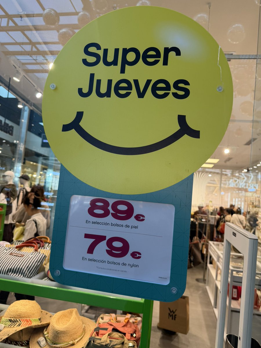 jpiedrahita's tweet image. Vaya con este #superjueves de descuentos en los #outlets de mi ciudad visitados y cubiertos hoy, último jueves del mes (con sus atractivos descuentos en las #marcas, full house desde las 10 de la mañana…) Menuda “orgía de consumo” la vivida. 😳🤔