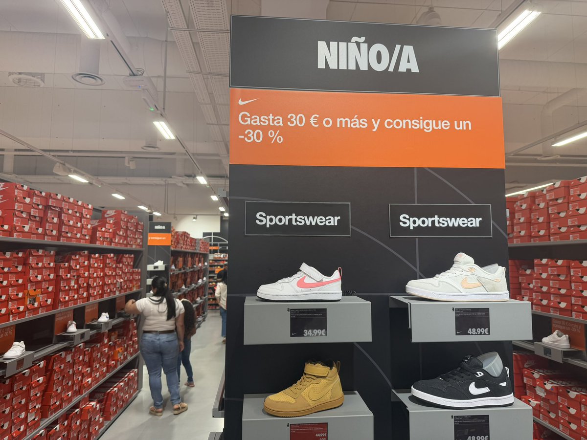 jpiedrahita's tweet image. Vaya con este #superjueves de descuentos en los #outlets de mi ciudad visitados y cubiertos hoy, último jueves del mes (con sus atractivos descuentos en las #marcas, full house desde las 10 de la mañana…) Menuda “orgía de consumo” la vivida. 😳🤔