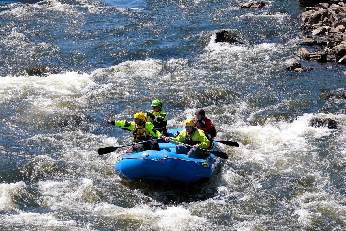 ChesterfieldVa's tweet image. Our Swiftwater Rescue Team trains year-round to respond when water turns dangerous ⚠️🌊.

Read more on water safety tips for this summer and how our teams prepare on our blog here: bit.ly/4vZwPQK

#Blog #WaterSafety #SwiftWaterRescue