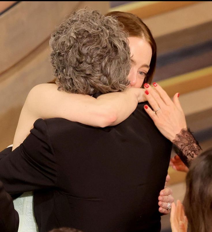 Emma *Emily* Stone tweet media