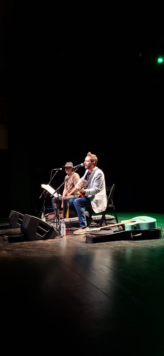TeatrelaGarriga's tweet photo. Abril baixa el teló… però ens deixa moments que continuen sonant.Aquest mes,hem rebut la visita de 355 alumnes de les escoles de la Garriga dins del projecte ACE.Amb 'La Nostra Cançó', la companyia Litus va fer recórrer 50 anys de música catalana 👇 https://t.co/P8foe8cXie