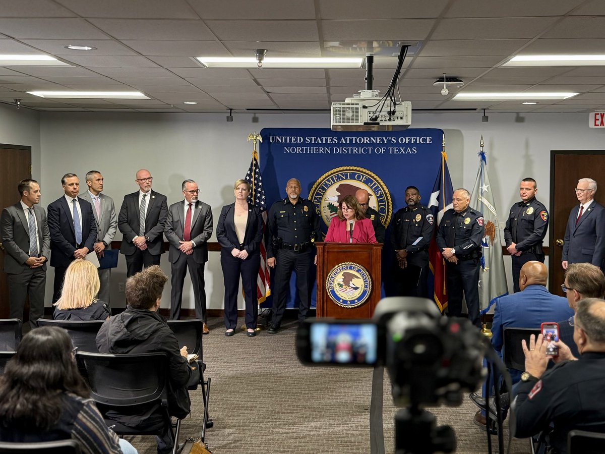 Dallas Police Dept tweet media