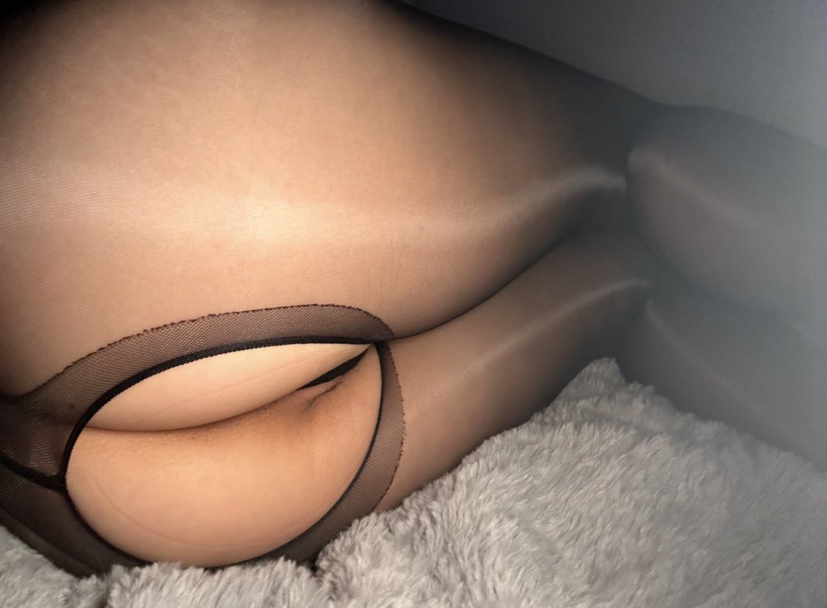 ivypeachpie's tweet photo. It’s more professional when you have stockings on
#stockings #upskirt #booty #sexy #nylonfetısh #thongs https://t.co/YnEQWaE2UR