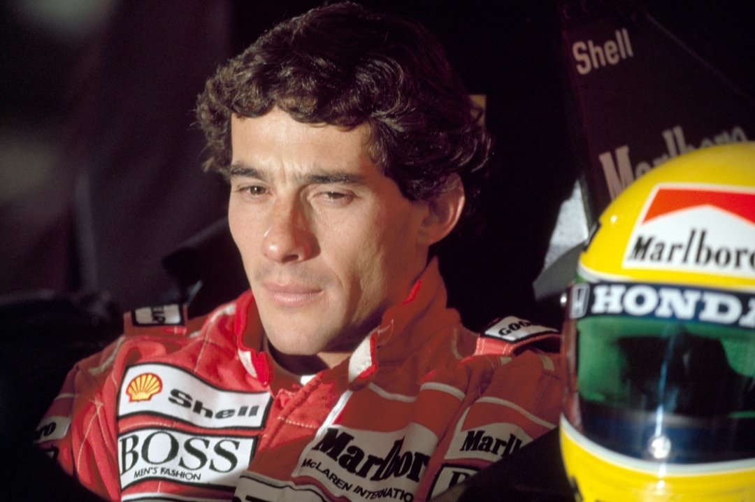 enricamaurizia's tweet image. Io il #PrimoMaggio non festeggio più dal 1994...
Ciao #AyrtonSenna 💔❤️ 
Da allora non ho più guardato un #GranPremio
