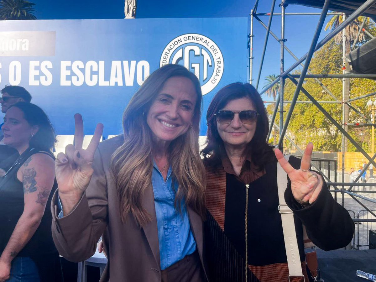 En Plaza de Mayo, junto a la #CGT, acompañamos a las y los trabajadores que hoy enfrentan una realidad crítica: trabajar ya no garantiza vivir mejor.

El Gobierno no impulsa una reforma laboral superadora, sino flexibilización. Más de 9 millones de argentinos en la informalidad,