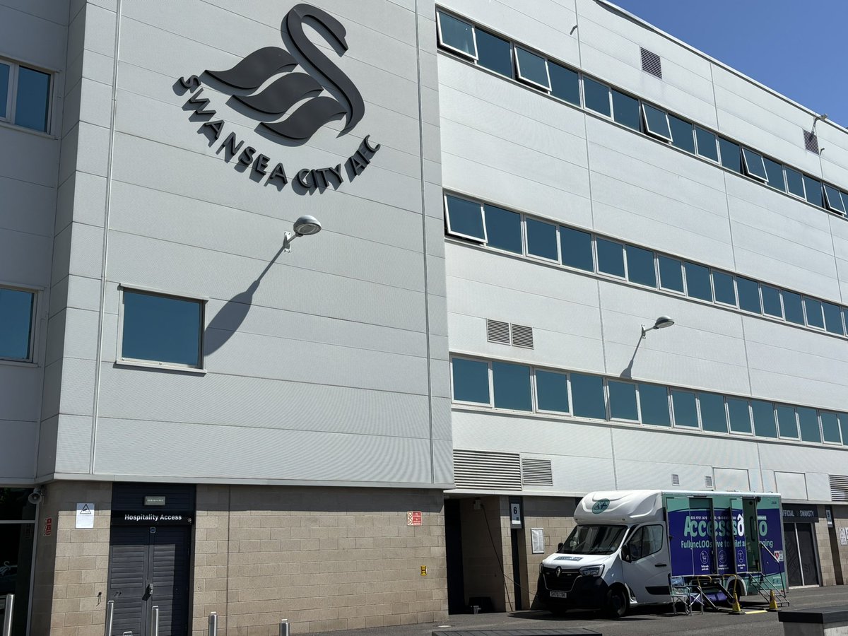 SwansDSA's tweet photo. 1/2 
Great to meet Ceri from Accessoloos - they provide a fully accessible #ChangingPlaces toilet facility with: 

✅ wheelchair lift and step access for users and carers 
✅ adult sized, height-adjustable changing bench
✅ peninsular toilet with fixed and drop down grab bars. https://t.co/J2hlhr1jjQ
