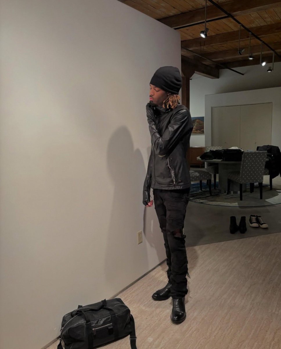 1oneam Archive tweet media