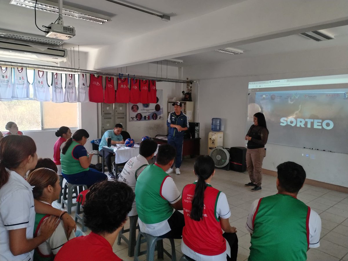melgoza_dr's tweet photo. 16 equipos integrados al 1er Torneo de Fut 7 comunitario: Salud en el Mundial Social de la @uaemorelos EESJicarero.
Muchas gracias por el apoyo y acompañamiento al Dr @DanielAceves84 @FAHHdeporte @MundialSocial26 https://t.co/yqp3PeBgyl
