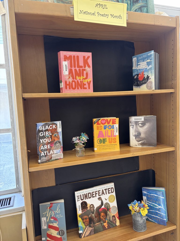 ffarokhi's tweet photo. It’s the last day of National Poetry Month and School Library Month so it’s fitting that Poem in Your Pocket Day wraps up a month full of celebrating the art of language in my high school library⤵️
Thanks to @POETSorg for the support materials.
#pocketpoem #SchoolLibraryMonth https://t.co/KY0s2hHgCr