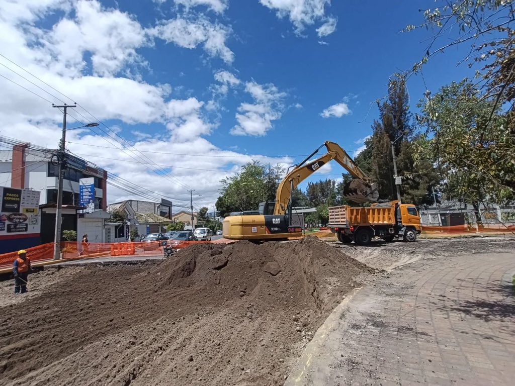 Obras Quito tweet media