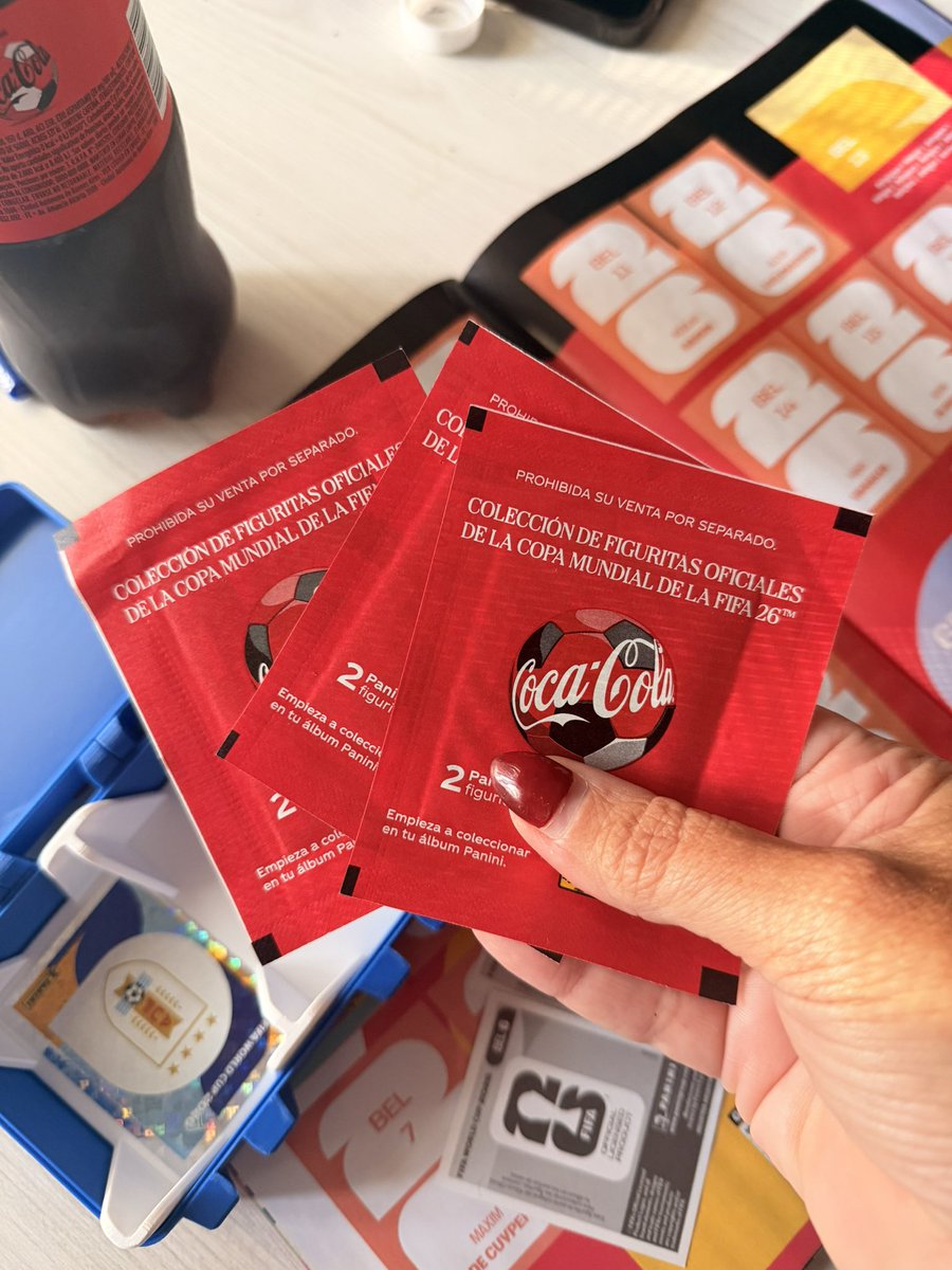 🇦🇷 ⚽️ Promo Coca Mundial 

Llevando al kiosco 2 tapitas de estas + $1000 te llevas 1 sobre figus ( vienen 2 figus normales + y de Coca) + coca cola 600 m 

Las de Coca Se pegan acá en el sector rojo de atrás del álbum 👇🏼