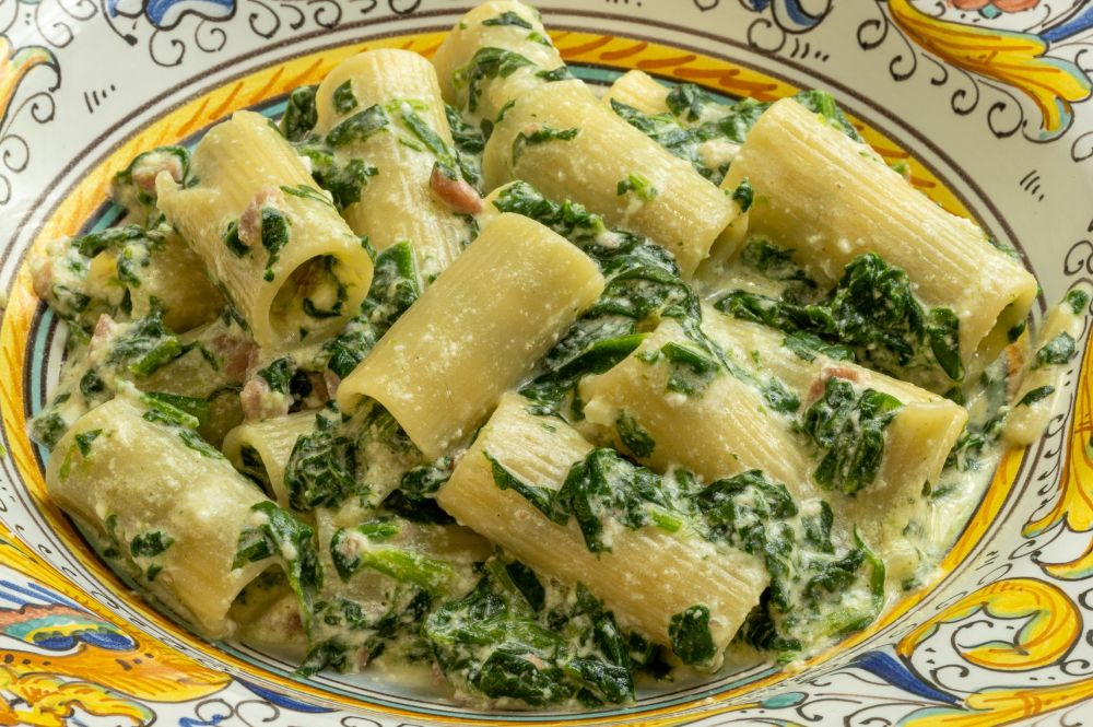 Claudestar2012's tweet image. #dinnertime: rigatoni con spinaci, ricotta e prosciutto cotto.
#wine: Falanghina.
Cheers. 🥂