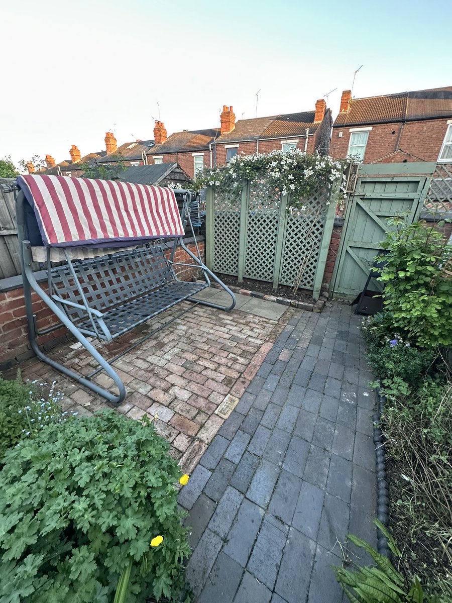 WalkerLuke95's tweet photo. Did some gardening this week and I immediately felt so much better, I love being outdoors ☀️ https://t.co/lXkaXhenO1