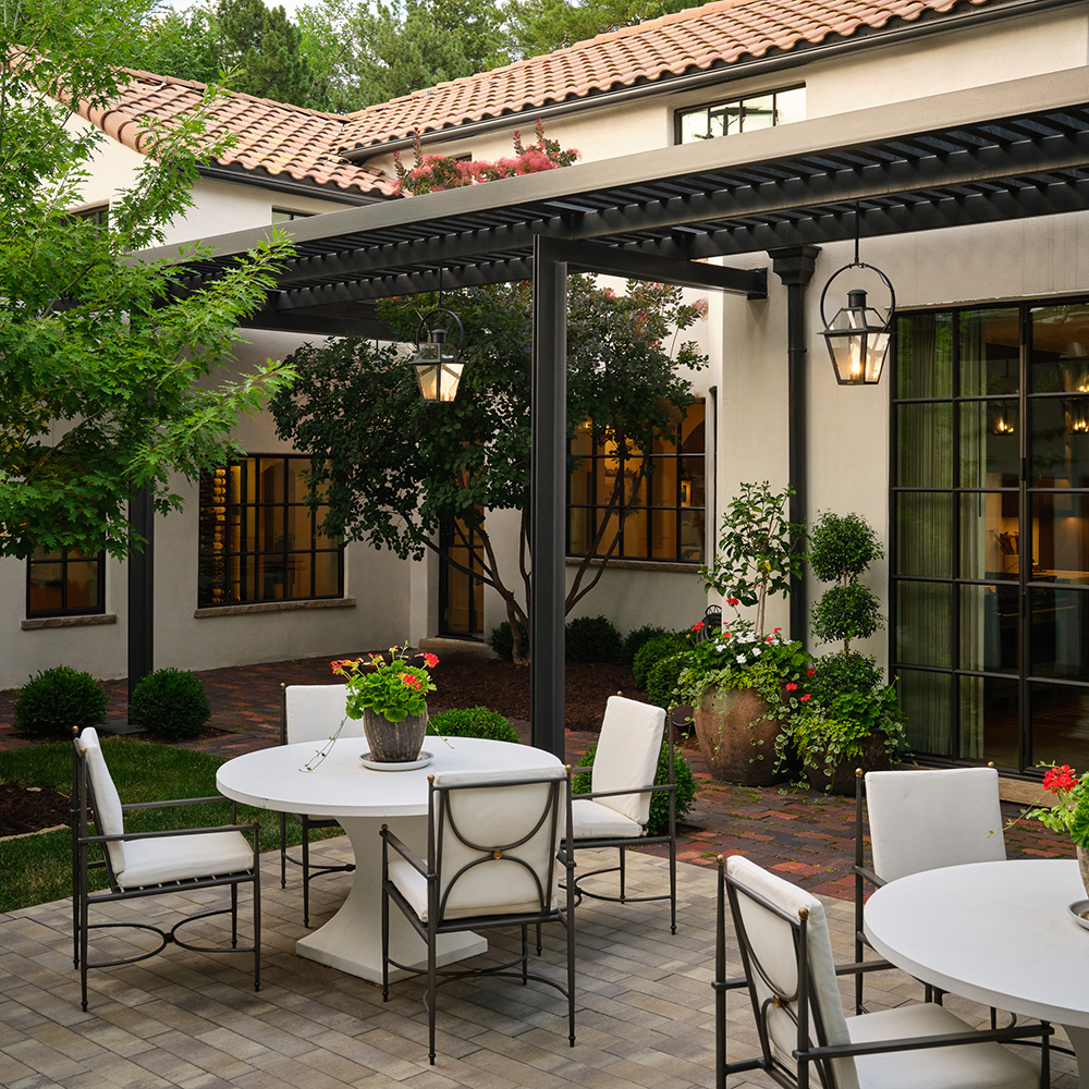 LifescapeCO's tweet image. On the cover of Colorado Homes &amp;amp; Lifestyles.
A historic Denver home, reimagined with timeless intention. Designed by Todd Diesburg. Proud to be featured in Glorious Gardens.

#LifescapeColorado #DenverDesign #LandscapeArchitecture #OutdoorLiving