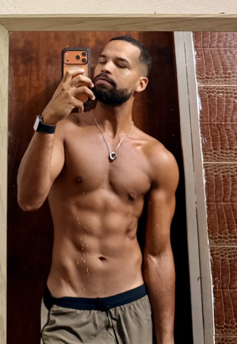 Rauljsn's tweet photo. after gym 💥💪🏽 https://t.co/VGSywnmPkC
