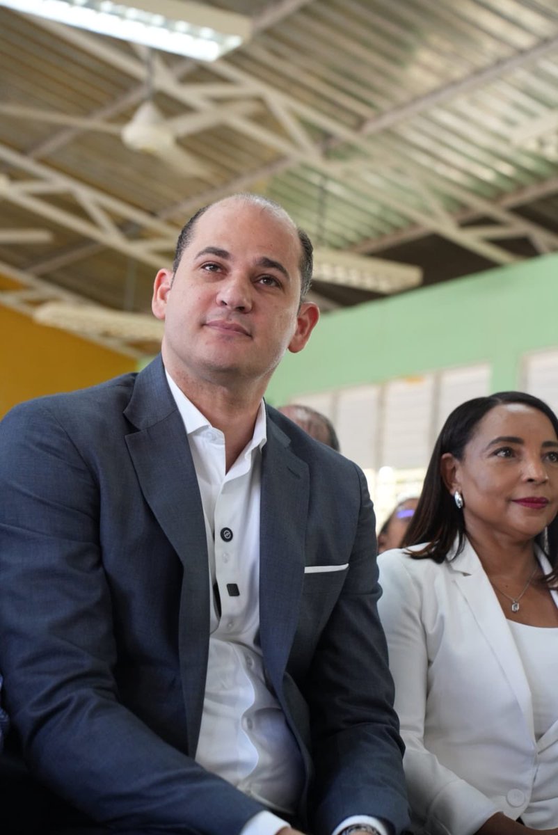 adolfoperezdl's tweet photo. +51,000 estudiantes beneficiados 💙

Un dolor de muela no debería frenar el aprendizaje.

En Los Alcarrizos inauguramos el módulo de salud bucal #64, ampliando la cobertura a 72 centros educativos y llevando atención donde más se necesita. 🦷📚 https://t.co/PFdnRwx79Z