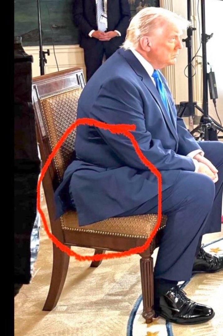 Rob184rob's tweet photo. @atrupar Doesn’t he already wear a 45-pound bulletproof diaper, or what is that!? https://t.co/b7r3jpdxZH