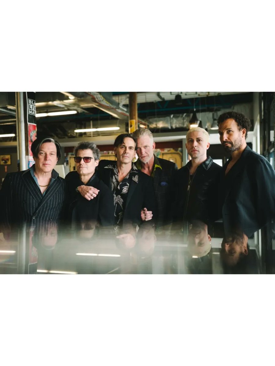 JoePerry25's tweet photo. The boys 🖤🤍☺️ @qotsa 
( 📸 by Knechtcreative )
#seattle #kexp #TheCatacombsTour https://t.co/oCFek8mYl8