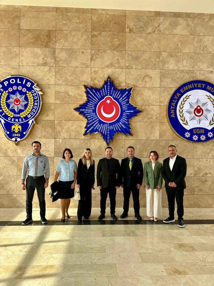 AvLale_Hesenova's tweet photo. Antalya Siber Suçlarla Mücadele ve Kemer’den sorumlu İl Emniyet Müd.yrd. Sn.Caner Çiçek’e hayırlı olsun ziyaretinde bulunduk.Türk dünyasına dair verimli sohbet gerçekleştirdik.Ziyaret anısına kendilerine (☆ motifli hediyemizi taktim ettik.Nazik kabulleri için teşekkür ederim. https://t.co/wuOhXamgoA